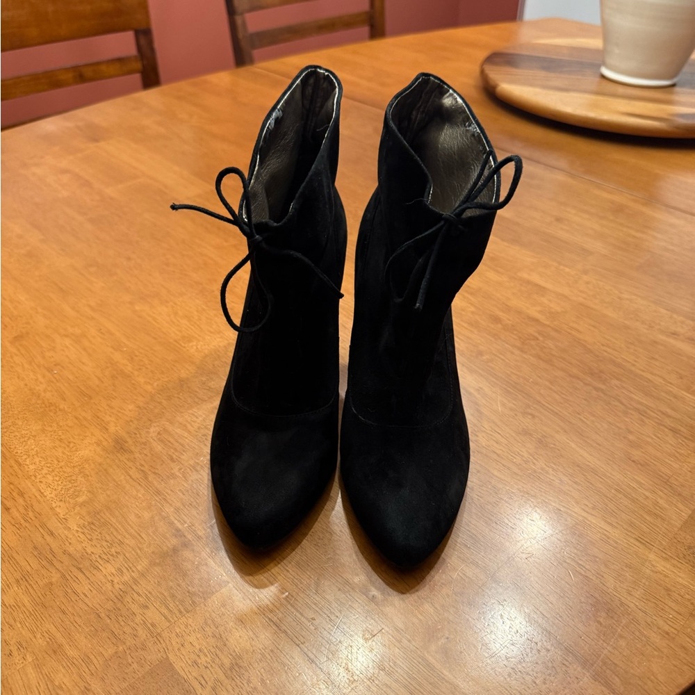 Elegant Calvin Klein Black Suede Women's Ankle Boots. Size 7.5
